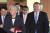 강경화 외교부 장관(앞줄 왼쪽)과 마이크 폼페이오(오른쪽) 미국 국무장관, 고노 다로(가운데) 일본 외무상이 지난해 6월 오전 서울 외교부 청사에서 열린 한-미-일 외교장관 회담을 갖기 위해 입장하고 있다. 김경록 기자