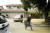 경찰이 29일(현지시간) 캘리포니아주 길로이 마늘 페스티벌 총격 사건 용의자의 집을 수색하고 있다. [AP=연합뉴스]