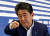 아베 신조 일본 총리가 22일 자민당 본부에서 열린 기자회견에서 질문자를 지명하고 있다. [로이터=연합뉴스] 