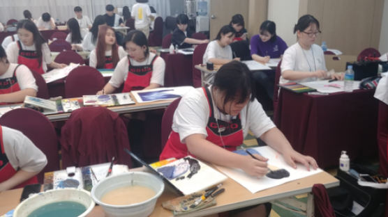 “30년 미술교류 끊을 수 없어”…일본 학생·교사 41명 부산 축제 참여