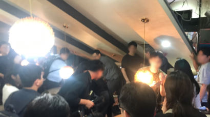 "천둥소리 나더니···" 강남 술집서 천장 무너져 20여명 대피