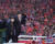 시진핑 중국 국가주석이 김정은 북한 국무위원장과 함께 6월 20일 평양 5.1 경기장에 운집한 10만 북한 관중을 향해 손을 흔들어 인사하고 있다. [중국 신화망]