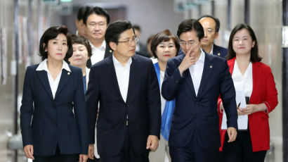 황교안 “계파적 발상, 이기적 정치 필벌하겠다” 공개 경고