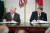 미하일 고르바초프 소련 공산당 서기장(왼쪽)과 로널드 레이건 미국 대통령이 1987년 12월 미 백악관에서 INF 조약에 서명하고 있다.[EPA=연합뉴스]