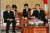 김대중 대통령이 1999년 3월20일 방한중인 오부치 게이조 일본 총리와 단독정상회담을 갖고 양국간 대북정책 공조체제 등을 논의하고 있다. [중앙포토]