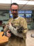 미국 인디애나주의 펜들턴 교도소에서 수형복을 입은 한 재소자가 고양이를 안고 있다. [사진 펜들턴 교도소 페이스북]
