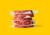 미국 푸드테크 기업 임파서블 푸드의 햄버거 패티 제품. 고기맛을 모방하는 첨가물 &#39;헴&#39;을 넣어 고기 특유의 &#39;피맛&#39;을 재현하는 게 특징이다. [사진 임파서블 푸드]
