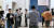 일본 최대 국제예술제인 ‘아이치 트리엔날레 2019’에서 ‘평화의 소녀상’ 등이 포함된 ‘표현의 부자유·그 후’ 기획전이 4일 중단됐다. 이날 임시 벽이 설치된 전시관 출입구 앞에 관람객과 작가, 경비인력 등이 모여 있다. [연합뉴스]