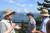 문재인 대통령(가운데)이 30일 경남 거제시에 위치한 ‘저도’를 방문해 산책로 전망대에서 바다를 조망하고 있다. [청와대사진기자단]