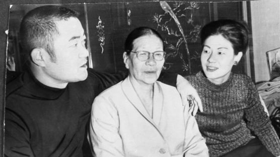 "피범벅된 엄마"···히로시마 그날, 日야구전설 장훈 가족의 기억