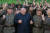 북한 김정은 국무위원장이 지난 6일 새벽 신형전술유도탄 위력 시위 발사를 참관하고 군 관계자들을 격려하는 모습. [사진 노동신문]