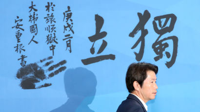 민주당, 일본 여행 규제 제안…외교부 “필요하면 경보 발령 검토”