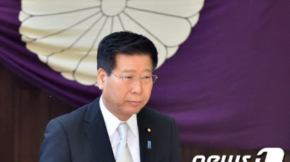 아베 보좌관 "한국은 과거 매춘 관광국" 방일의원단에 막말