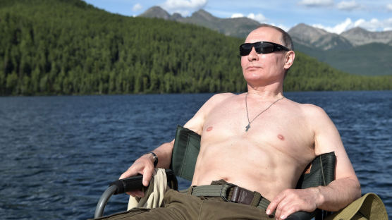 [서소문사진관] 20년 집권 푸틴의 연출 전략, '강하고 섬세한 남자'