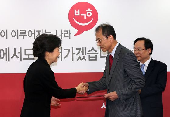 ‘박근혜 실세’ 최외출 교수 고발당해…“탄핵 후에도 절대권력”