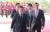정경두 국방부 장관(왼쪽)이 9일 서울 용산구 국방부청사 입구에서 마크 에스퍼 미국 국방부 장관을 맞이하고 있다. [뉴스1]