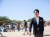 고이즈미 준이치로 전 총리의 차남 고이즈미 신지로의 페이스북 사진. 자민당의 &#39;젊은 피&#39;로 입지가 탄탄하다. [페이스북]