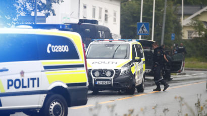 노르웨이 이슬람 사원서 총격사건 발생…70대 신도가 제압