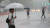 제9호 태풍 &#39;레끼마&#39;의 영향으로 전국이 흐리고 비가 내린 12일 오전 경기도 과천시 중앙로에서 우산을 쓴 시민들이 출근길을 재촉하고 있다. [연합뉴스]