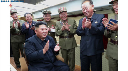 김정은, 대남 미사일 개발한 군수 과학자 103명 승진시켰다