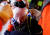 지난 11일 침사추이 지역의 송환법(범죄인 인도법) 반대 시위에서 경찰이 쏜 진압 장비 탄환에 맞은 여성이 실명했다.[로이터=연합뉴스] 