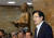 황교안 자유한국당 대표가 14일 오후 국회 로텐더홀에서 대국민 담화를 발표하고 있다. 김경록 기자