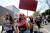 시위에 참가한 여성들이 12일(현지시간) 멕시코시티 공안부 청사 밖에서 &#34;그들이 나를 강간한다&#34; 등의 구호가 적힌 팻말을 들고 시위를 벌이고 있다. [EPA=연합뉴스] 