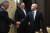 지난 5월 존 헌츠맨 주러시아 미국대사(맨 왼쪽)가 블라디미르 푸틴 러시아 대통령과 악수하고 있다. 가운데 있는 인물은 마이크 폼페이오 미국 국무장관. [AP=연합뉴스]