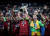 리버풀 선수들이 14일 터키 이스탄불에서 열린 수퍼컵에서 첼시를 꺾은 뒤 우승컵을 들어올리며 기뻐하고 있다. [사진 리버풀 인스타그램] 