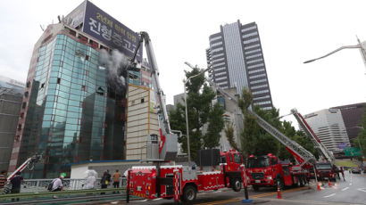 남대문 오피스텔 화재…8층서 올라온 연기, 창고 발화 추정