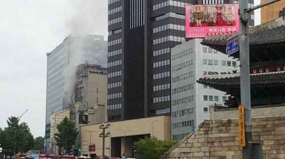 [속보] 서울 남대문 오피스텔 화재…입주자들 긴급 대피