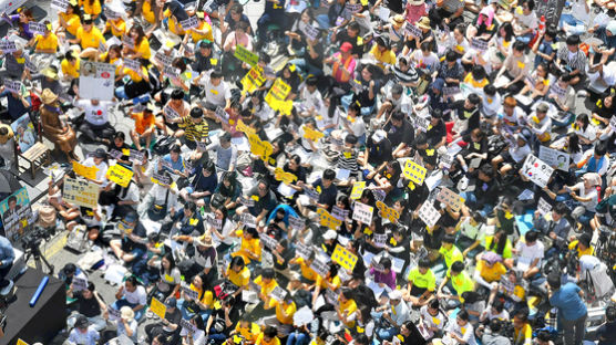[사진] 1400번째 수요시위 2만명 참여