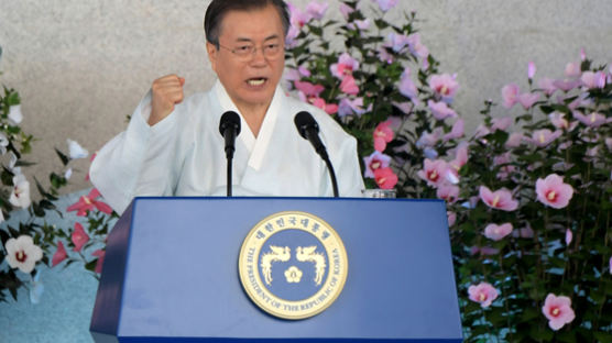 文 “아무도 흔들 수 없는 나라”에…김병준 “아무나 흔드는 나라” 비판