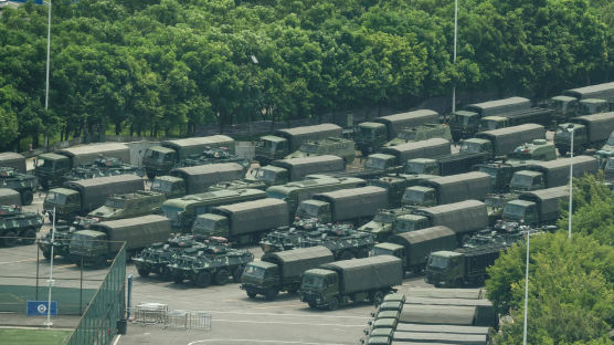 홍콩 10분거리 中선전에 장갑차 집결···중국군 수천명 훈련