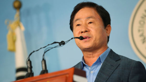 한국당 "조국 일가 42억 빚 피하려 동생 부부 위장이혼 가능성"