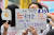 15일 오후 대구 중구 동성로 야외광장 상설무대에서 열린 ‘제74주년 광복절 경축행사&#39;에서 한 시민이 광복절 관련 손 피켓을 들고 행사에 참여하고 있다. [뉴시스]