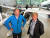 전기비행기를 제작한 아비노르의 CEO 대그 포크 페터슨(오른쪽)이 지난 6월 18일 오슬로에서 열린 첫 시험비행에 앞서 인터뷰를 하고 있다.[로이터=연합뉴스]