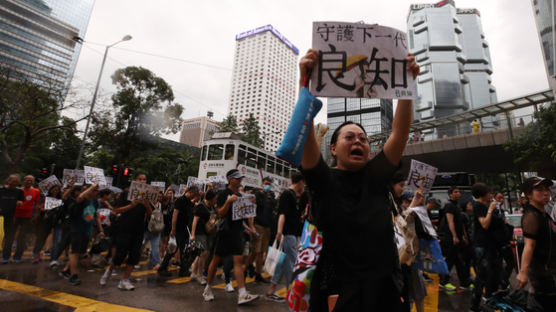 홍콩 주말 시위 긴장 고조…친중 시민들도 거리로 나왔다