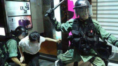 "대륙말 쓰는 경찰, ZG 번호판 車…중국군 이미 홍콩진압 투입됐다"