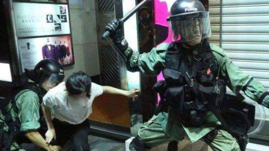 "대륙말 쓰는 경찰, ZG 번호판 車…중국군 이미 홍콩진압 투입됐다"