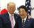 도널드 트럼프 미국 대통령(왼쪽)과 아베 신조 일본 총리가 28일 일본 오사카에서 개막한 G20 정상회의 에서 만나고 있다. [AP=연합뉴스]