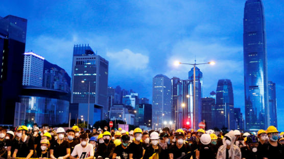 [채인택의 글로벌 줌업] 홍콩시위대 위치정보 껐다···中 디지털 감시에 아날로그 반격