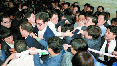패스트트랙 소환 거부 한국당 의원들 "당 입장 따르겠다" 