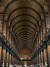 더블린의 트리니티 칼리지는 영국여왕 엘리자베스 1세가 1592년에 세운 대학이다. 9세기에 만들어진 켈즈 복음서를 포함하여 20만권이 넘는 고서를 소장한 고서박물관은 대표적인 관광지이기도 하다. [사진 박재희]