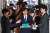 조국 법무부 장관 후보자가 22일 오전 인사청문회 준비 사무실이 마련된 서울 종로구 적선빌딩으로 출근하며 취재진 질문에 답하고 있다. [연합뉴스]