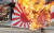 한국대학생진보연합 학생들이 욱일기와 아베 총리 사진을 불태우고 있다. [연합뉴스]
