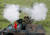 22일 육상자위대원이 보병용 대전차 유도미사일인 &#39;타입 01&#39;을 발사하고 있다.[로이터=연합뉴스] 