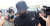 온라인상에서 논란이 된 일본인 여성 폭행 영상과 사진에 등장하는 남성이 24일 오후 서울 마포경찰서에서 조사를 마친 후 귀가하고 있다. [뉴시스]
