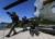 25일 독도에서 열린 동해 영토수호훈련에서 육군 특전사 요원들이 시누크(CH-47) 헬기를 통해 울릉도에 전개하고 있다. [사진 해군]