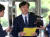 조국 법무부 장관 후보자가 26일 서울 적선동 청문회 준비 사무실로 출근하고 있다. 강정현 기자